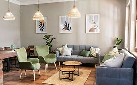 Modern Home With Apartments